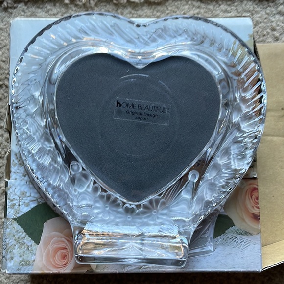 VINTAGE “MOMENTS” HEART GLASS FRAME. New in original box - Picture 7 of 8